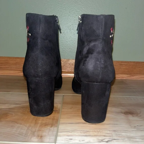 American Eagle Suede Rose Booties - Picture 3 of 8